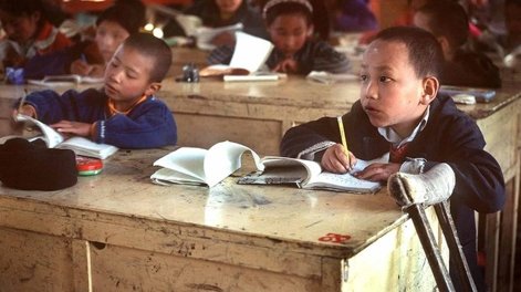 西藏縱覽：藏語學校開始只用漢語授課； 藏人導遊遭毆被捕