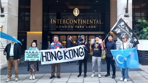 VOT-中國駐英大使館提前慶祝“國慶”，西藏、維吾爾與香港人權團體舉行抗議活動