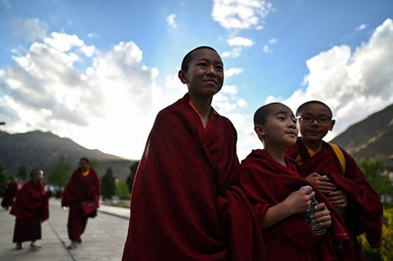 西藏縱覽：當局禁止藏族學生參與私人課程;破壞藏傳佛教遺址官員墜樓身亡