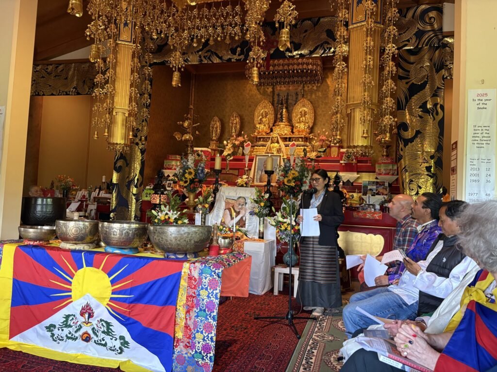 驻伦敦代表次仁央金出席第十二届升西藏国旗仪式