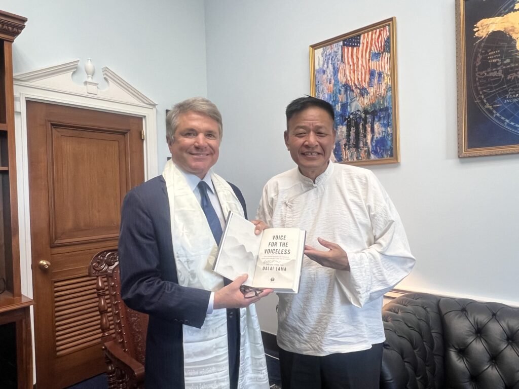 司政边巴次仁会见美国众议院外交事务委员会前任和现任主席