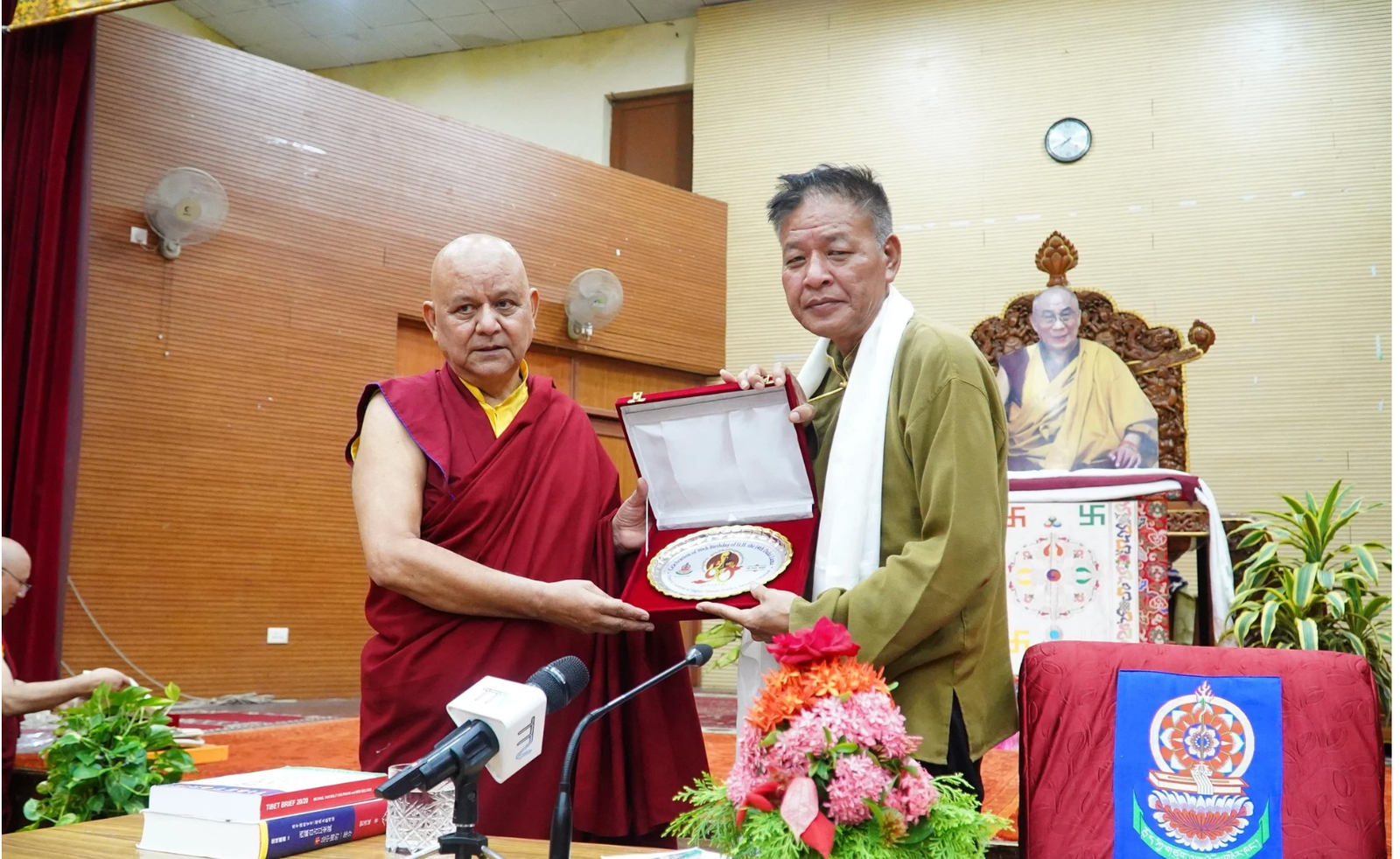 司政边巴次仁访问瓦拉纳西中央高等藏学研究学院