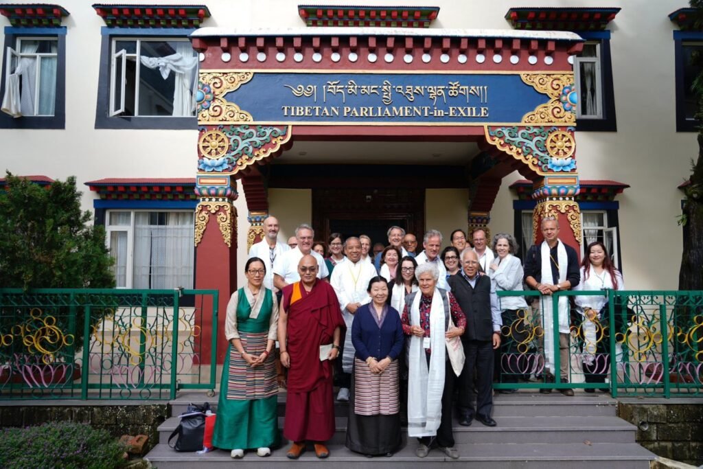 「国际声援西藏运动」代表团访问西藏人民议会