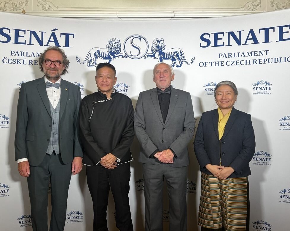 司政邊巴次仁在布拉格與全球多國領導人舉行高層會談