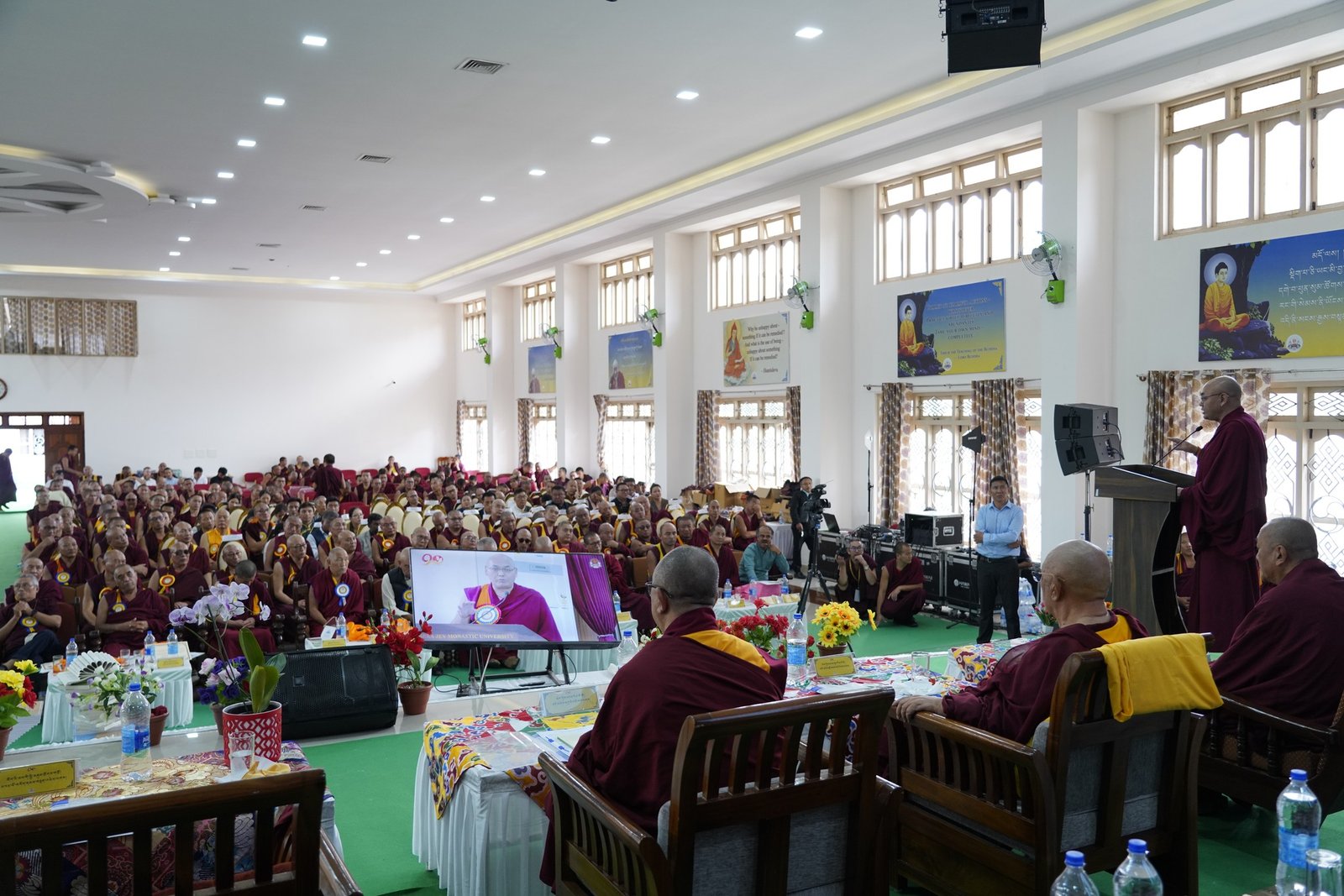 議長堪布索朗丹培出席印南色拉傑寺學院畢業典禮