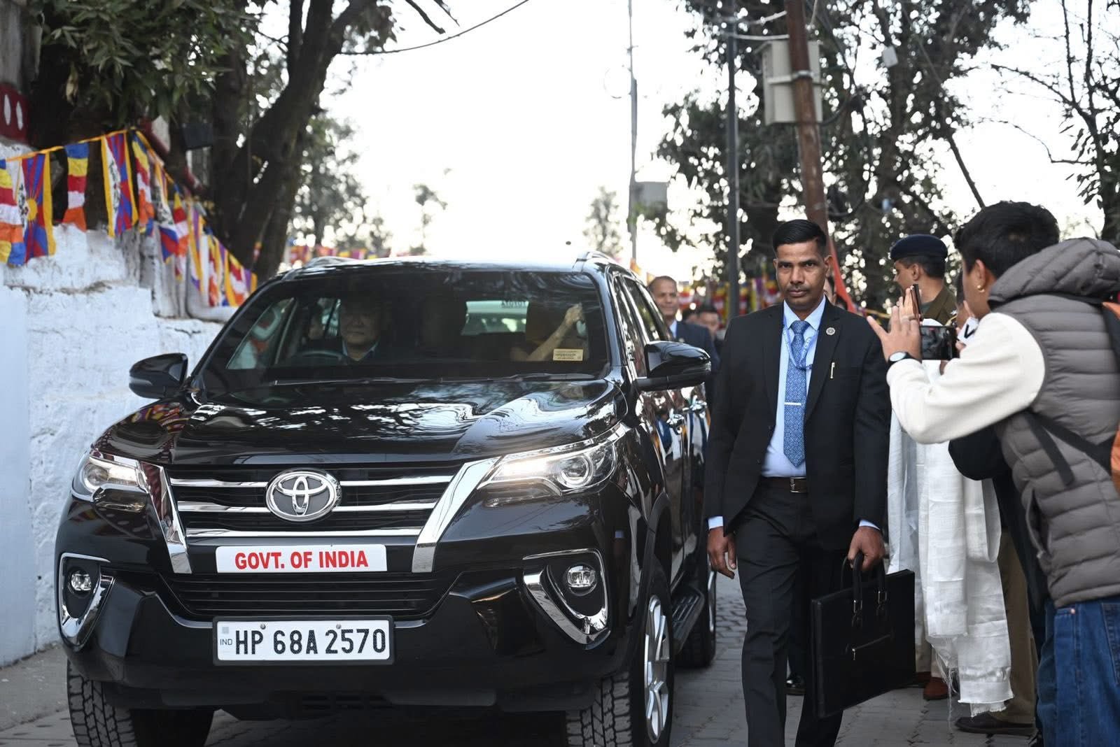 達賴喇嘛尊者啟程前往南印度孟戈德藏人社區