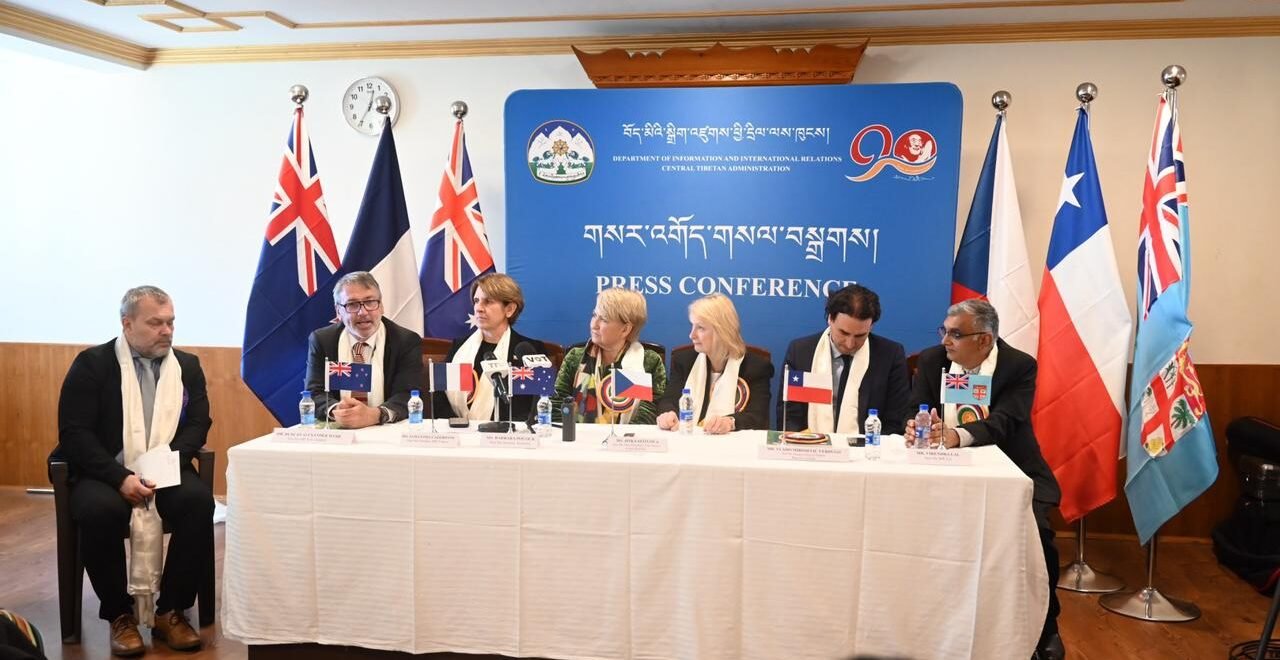 六國議會代表團在達蘭薩拉舉行聯合記者會