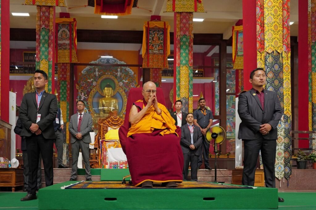 達賴喇嘛尊者在印南哲蚌寺果芒學院接見各國信眾