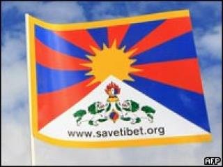 挪威探險家北極高舉雪山獅子旗